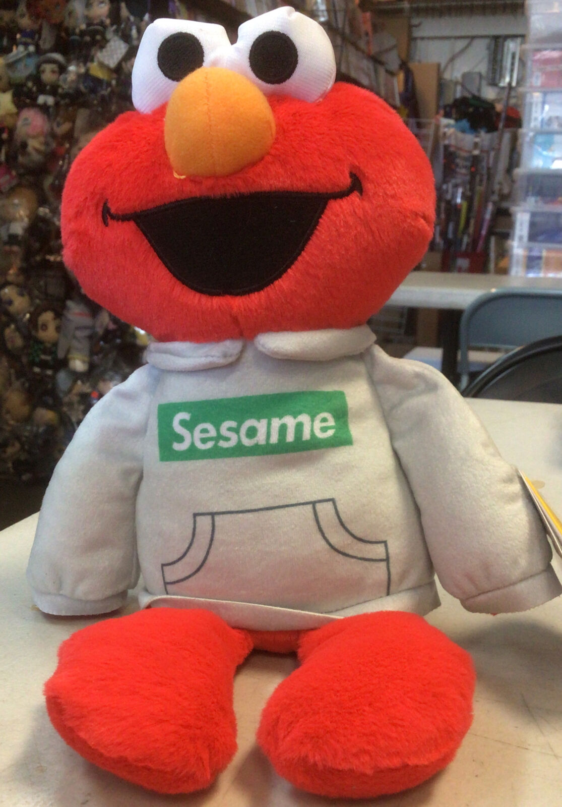 SDCC 2023 Exclusive: Elmo plush