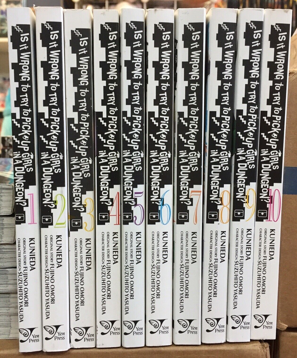 Is It Wrong to Try to Pick Up Girls in a Dungeon? Manga Collection (v1 - 10)