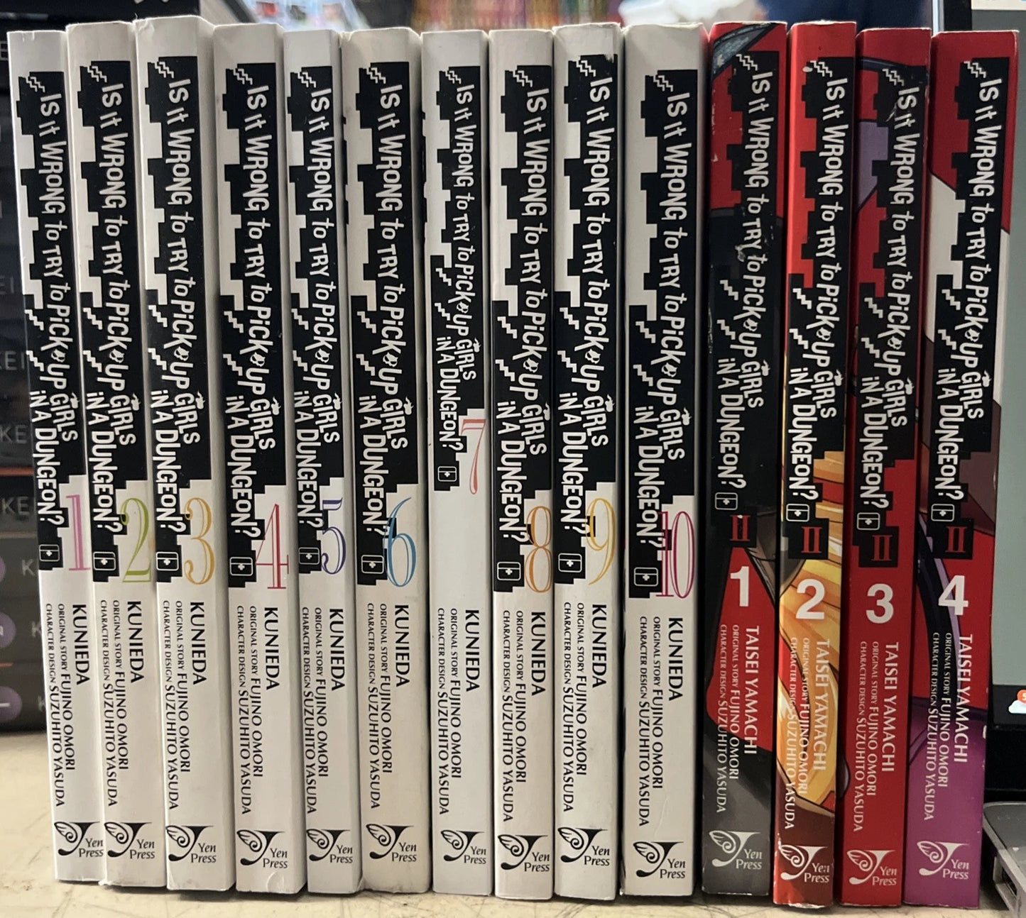 Is It Wrong to Try to Pick Up Girls in a Dungeon? Manga Collection (v1 - 10) + S2 (V1-4)